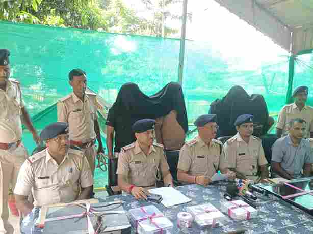 गोड्डा मुफ्फसिल थाना पुलिस द्वारा चोरी के मामले में बरामद सामान