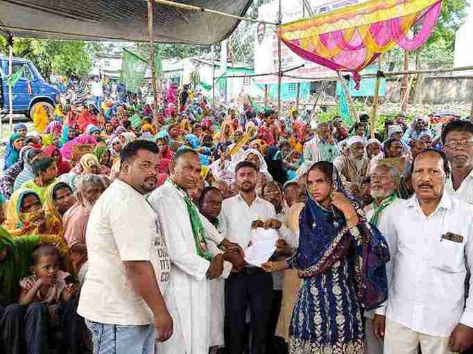 बसंतराय में खनिज विधेयक के विरोध में झामुमो का धरना प्रदर्शन