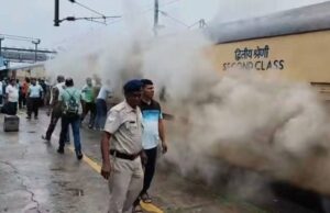 कोडरमा जंक्शन पर पैसेंजर ट्रेन की पिछली बोगी में लगी आग