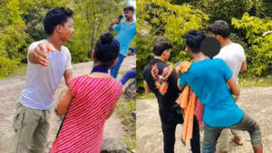 बांका मंदार पर्वत पर युवती से अभद्रता का वायरल वीडियो