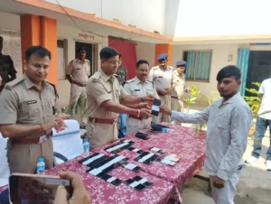 गोड्डा पुलिस ने 41 खोए मोबाइल किए बरामद, 15 मालिकों को सौंपे