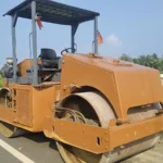 अमडीहा ओवरब्रिज के पास रोड रोलर से बाइक की जोरदार टक्कर, दो युवक गंभीर